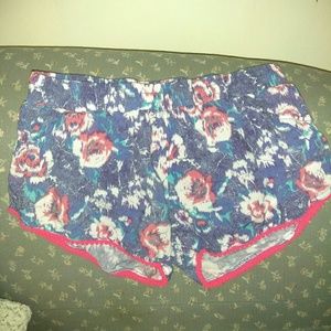 Rose shorts